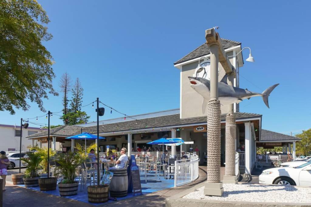 Siesta Key Village-suite #3: A Block To The Beach!