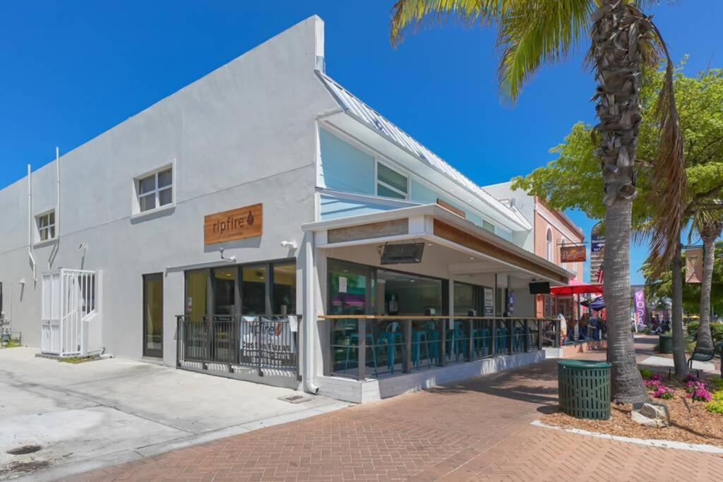 Apartment Siesta Key Village-suite #3: A Block To The Beach! Sarasota
