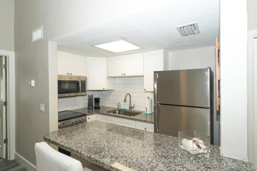 Apartment Siesta Key Village-suite #3: A Block To The Beach! Sarasota