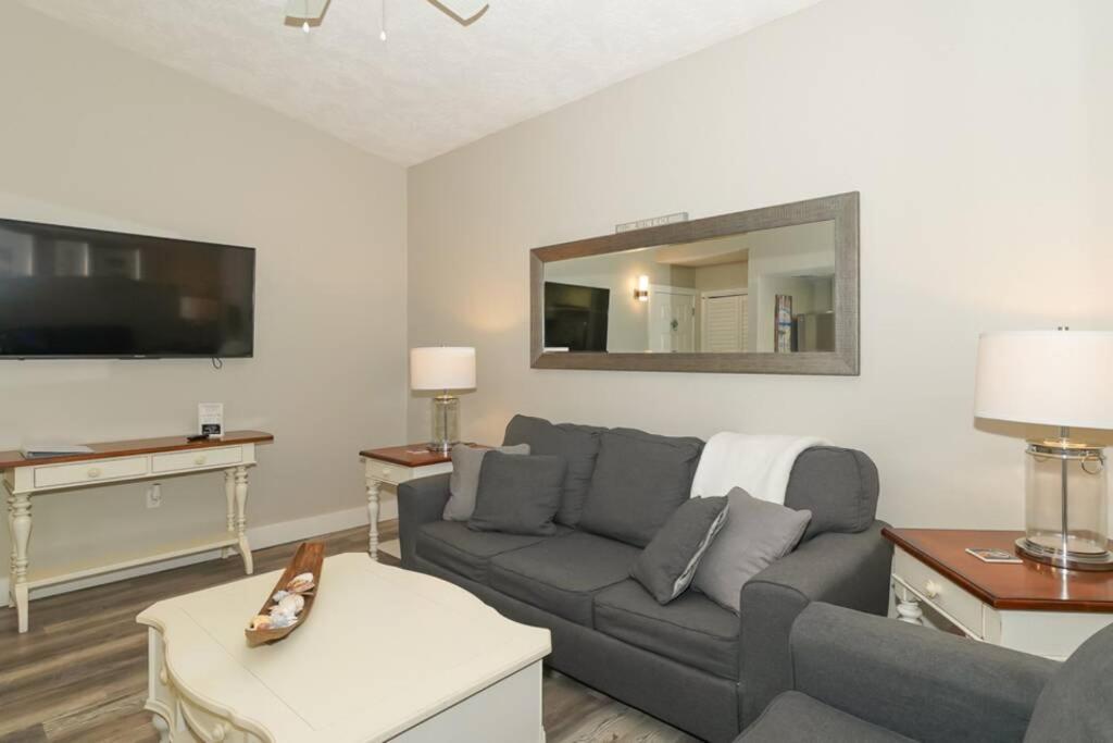 Siesta Key Village-suite #3: A Block To The Beach! Appartement Sarasota